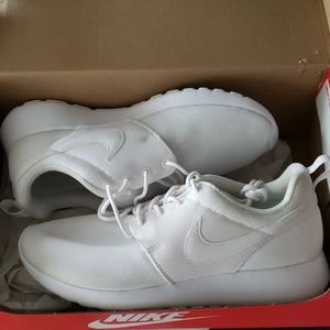 Brand new Nike Roshe